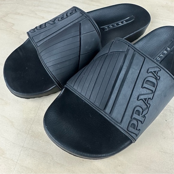 Prada slides - Picture 4 of 11